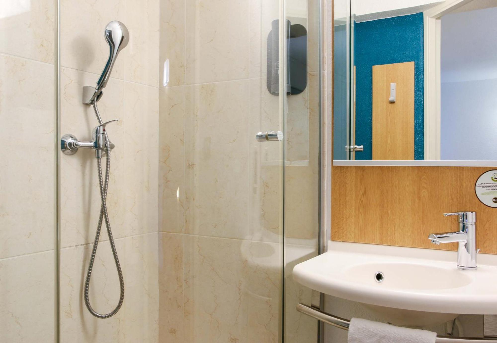 B&B Hotel Aubagne Gemenos Exterior photo